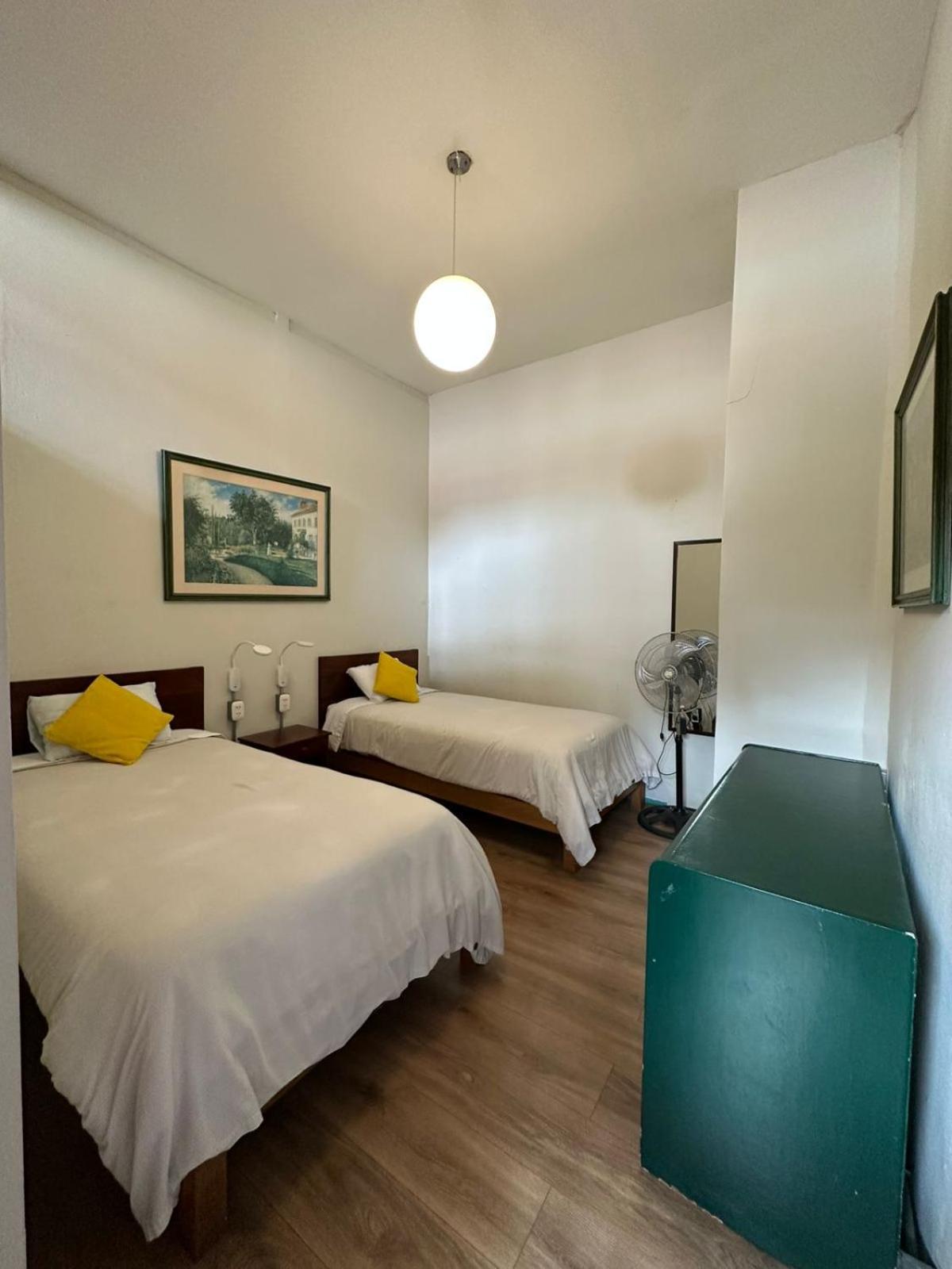 Flying Dog - Backpackers Hostel *