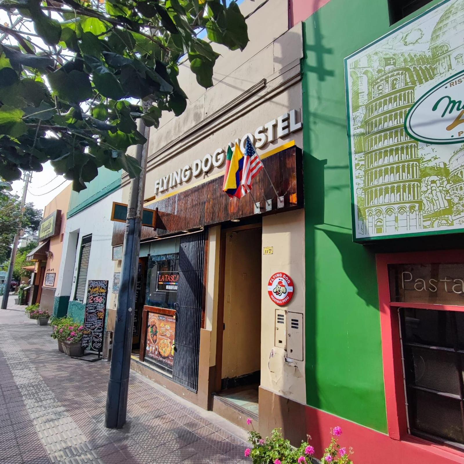 Flying Dog - Backpackers Lima