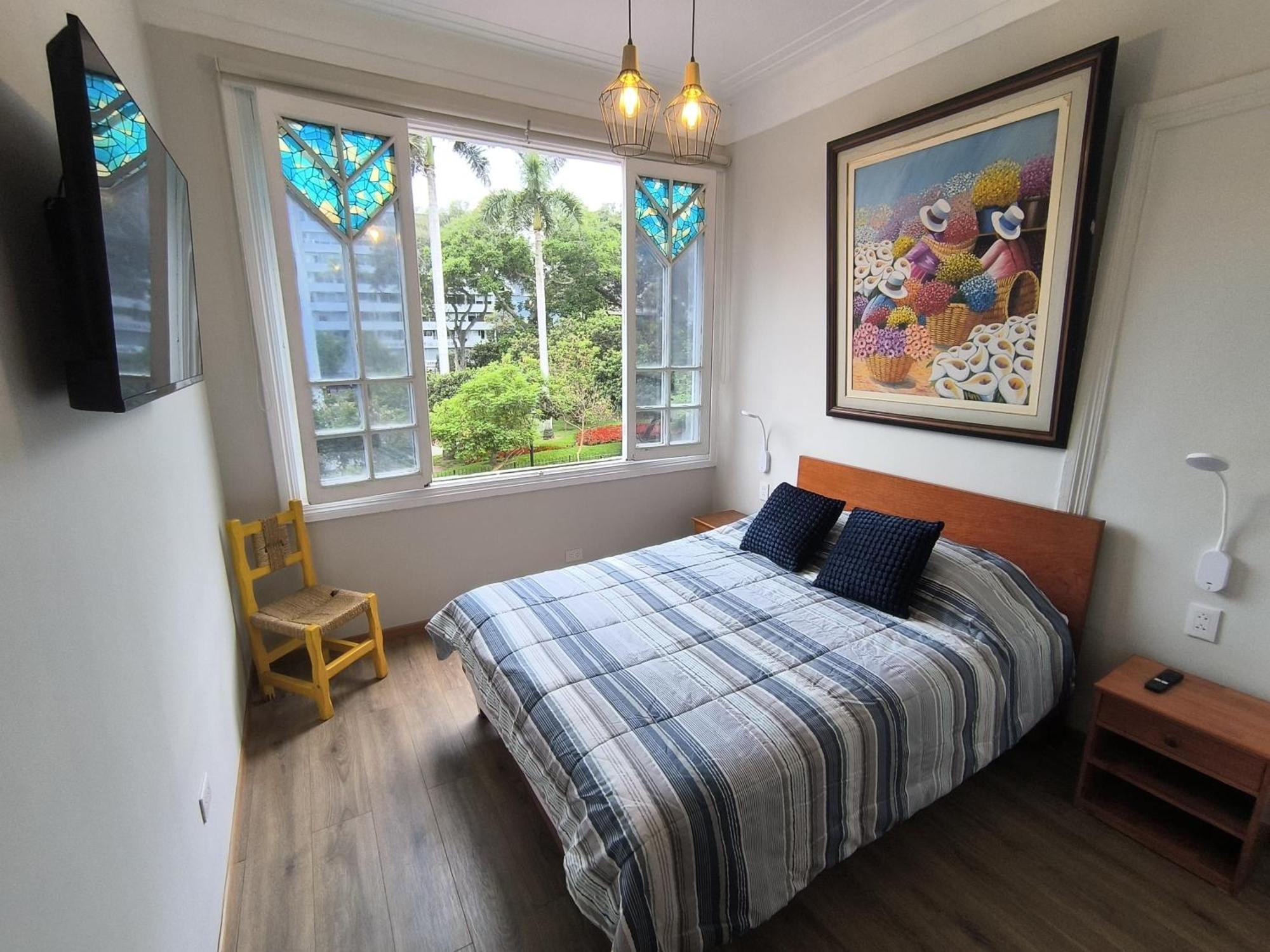 Flying Dog - Backpackers Lima